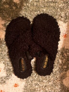Fuzzy Black Shearling Slide Slippers